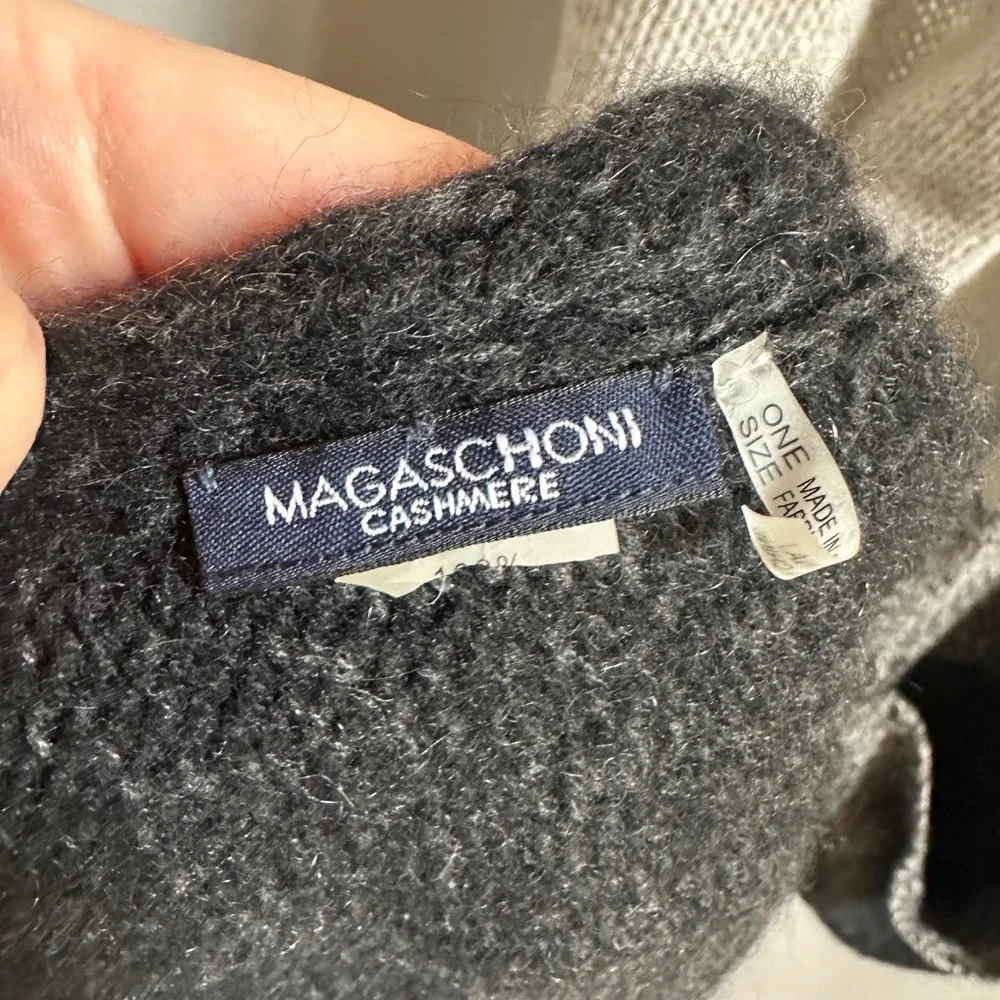 Magaschoni Cashmere Gray Pocket Scarf
